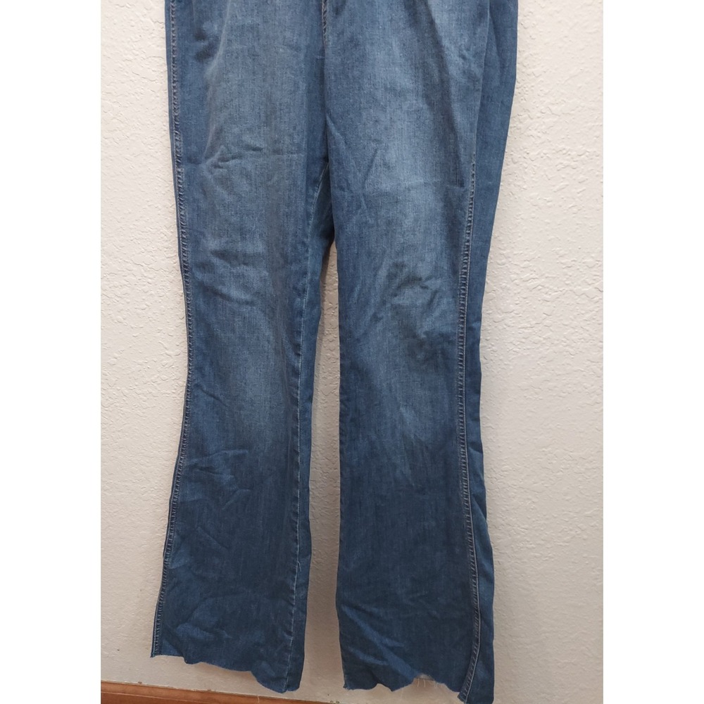 WE THE FREE PEOPLE Denim Overalls 4 Blue Curvy 2nd Ave Bootcut Fit Raw Hem - Picture 4 of 14